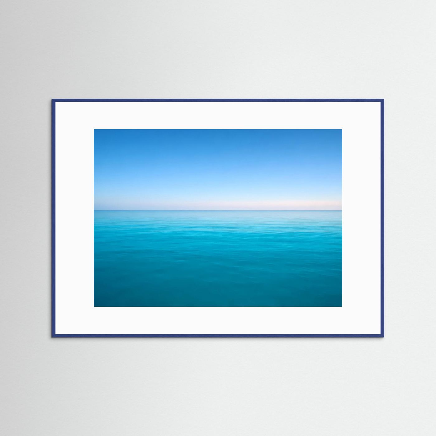 Horizont-Poster Meerblick im Querformat mit weißem Rahmen und weißem Passepartout