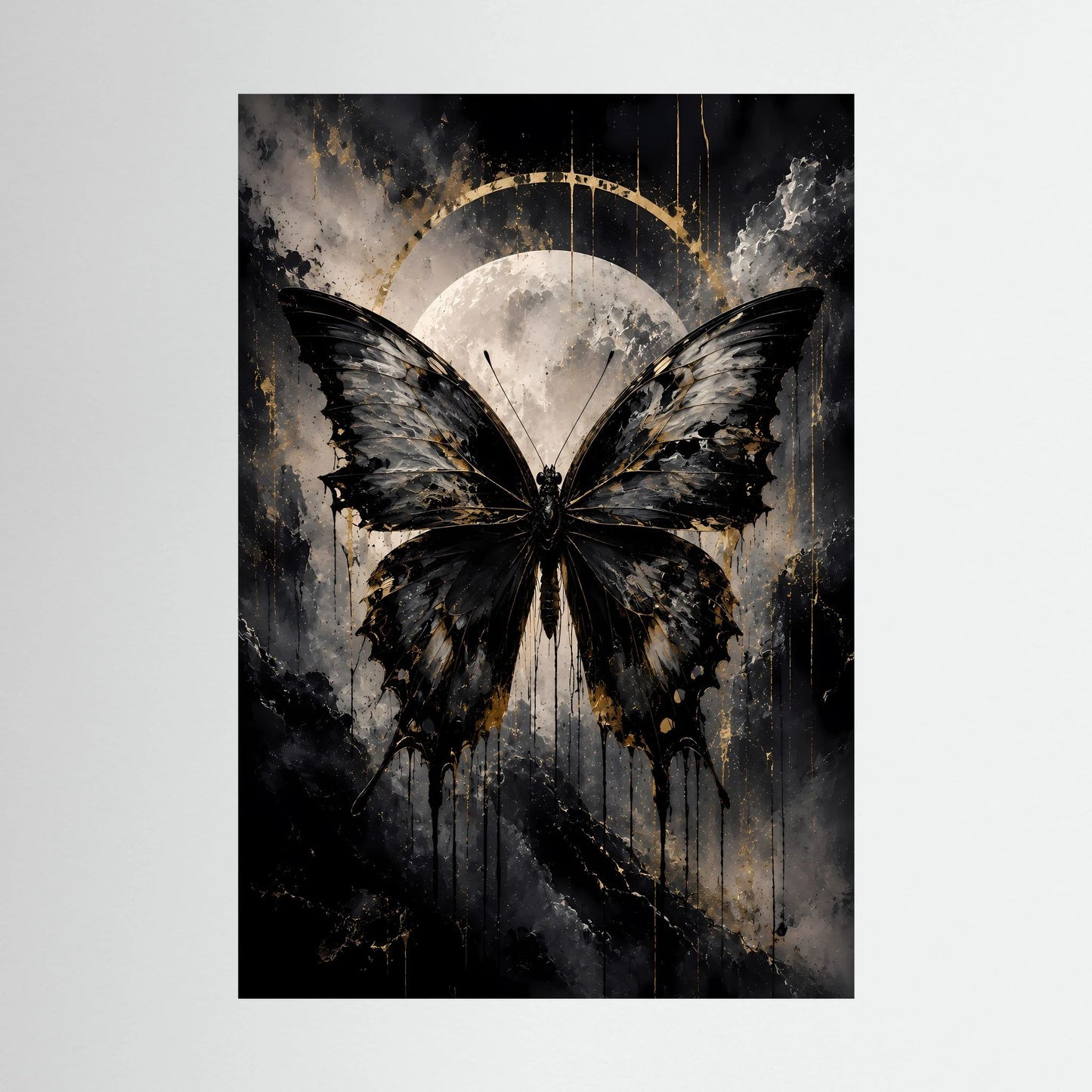 Poster mit schwarzem Schmetterling und grauem Mondkreis, goldene Linien im Schwarzdesign