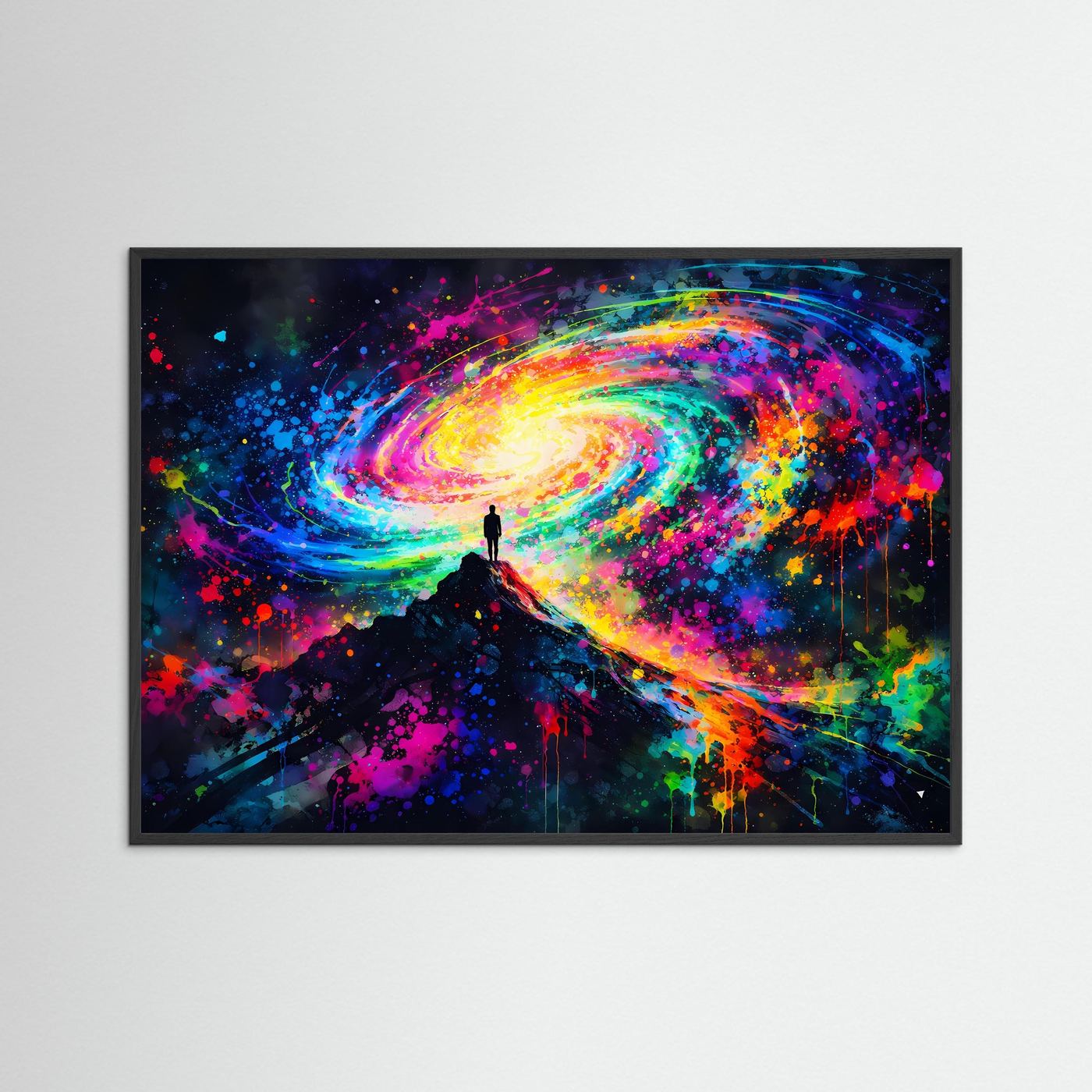 Panorama-Poster mit Galaxie im schwarzen Holzrahmen: bunte Spiralwolken, dunkle Silhouette