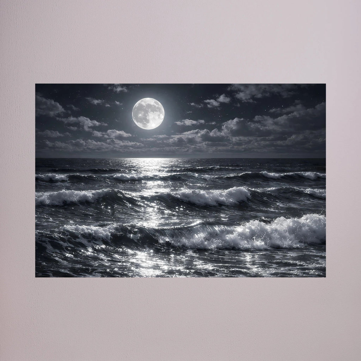 Meerwellen-Wandposter mit großem Vollmond und Wolken am Himmel, quer, schwarz-weiß