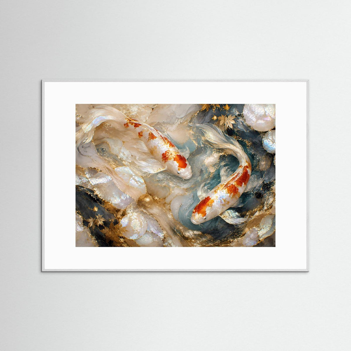 Querformat-Poster mit Koi-Fischen in Perlmutt- und Goldtönen, dunkelgrauer Rahmen