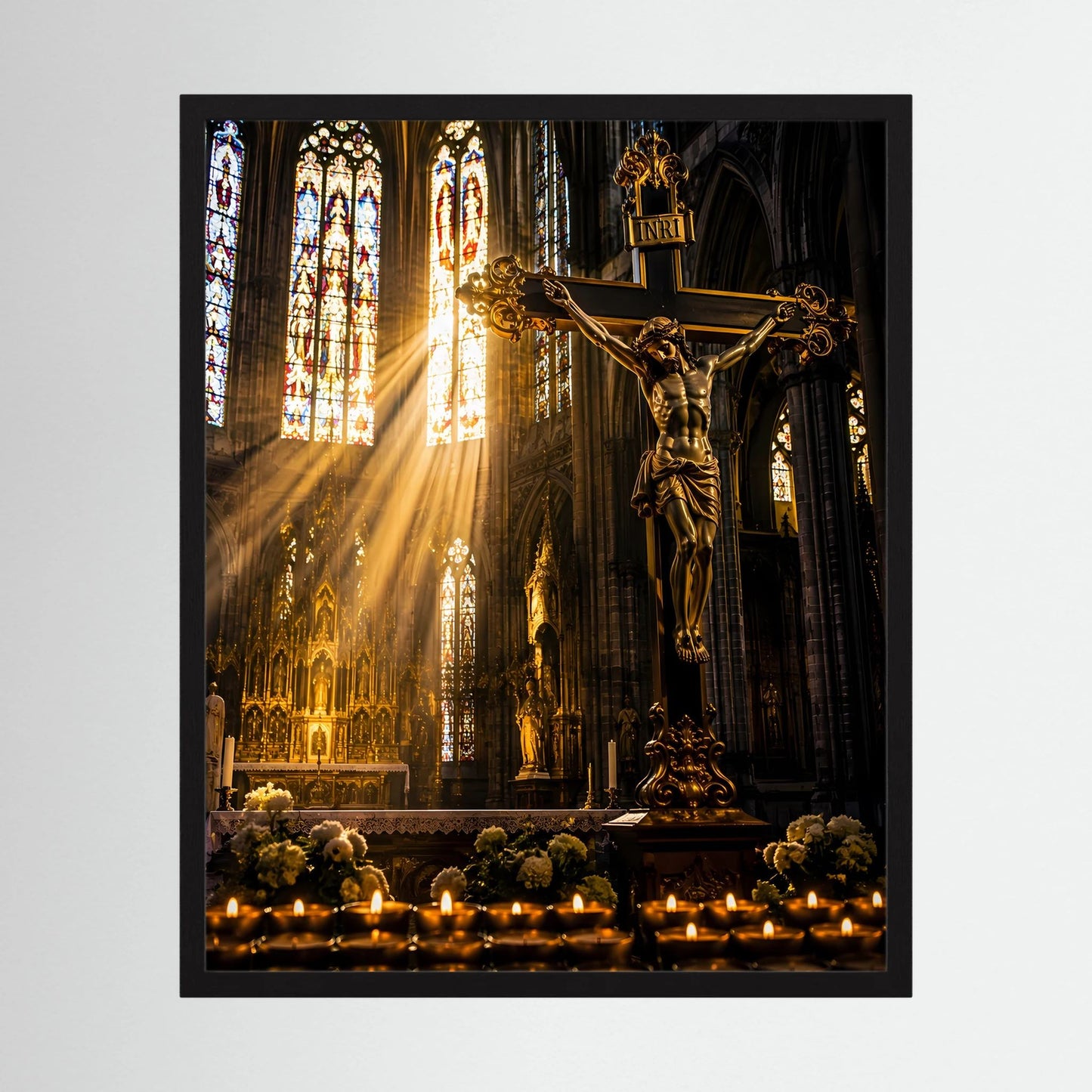 Hochformat-Poster mit Kruzifix, Buntglasfenstern und Lichtstrahlen, Kerzen im Vordergrund