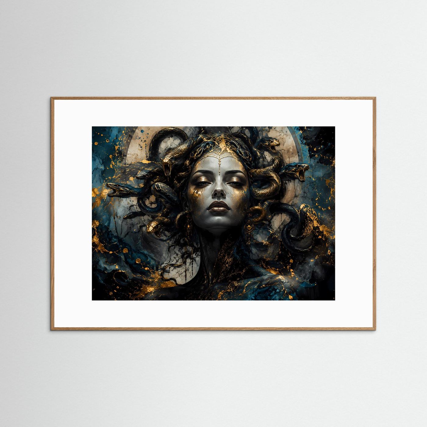 Mystische Medusa in Gold & Tiefblau | Modernes Mythologie Wandbild & Kunst-Poster
