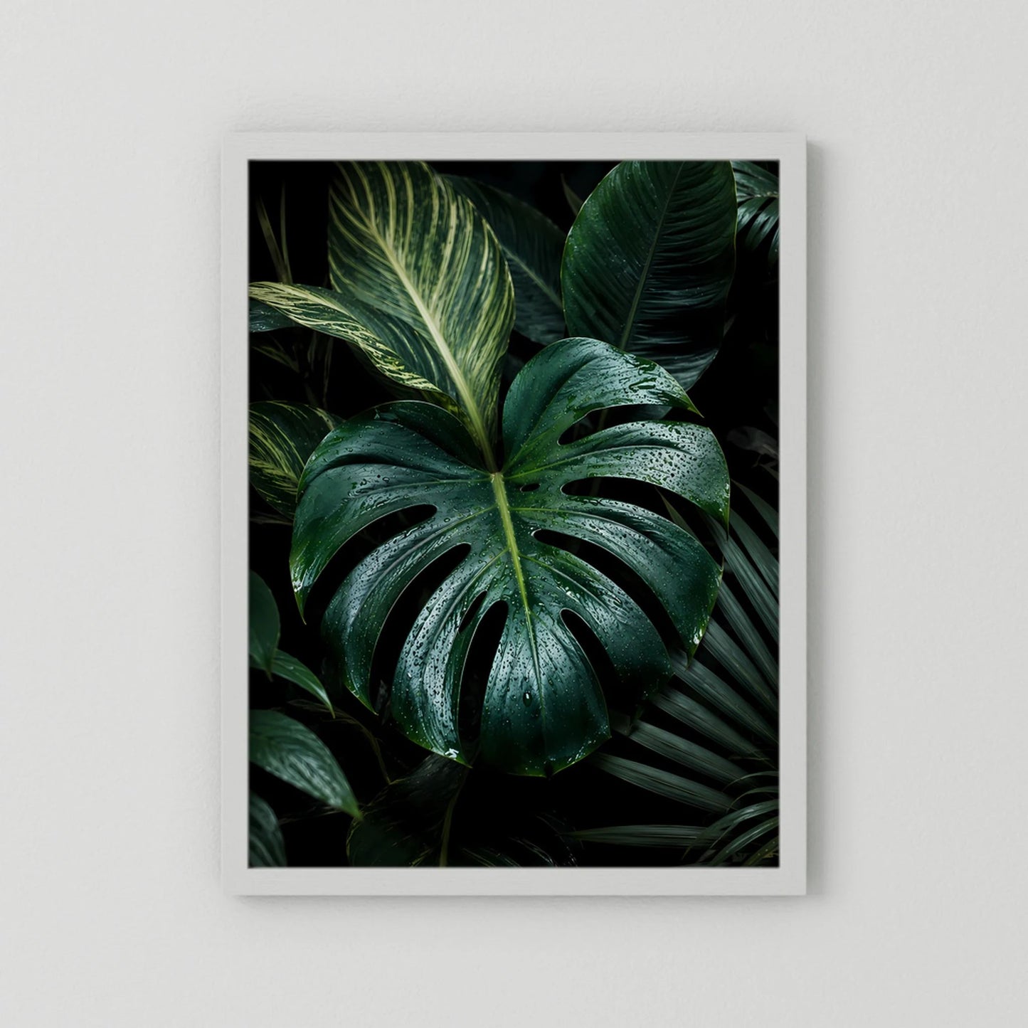 Poster mit Monstera-Tropenblättern, dunkelgrün, weißer Rahmen