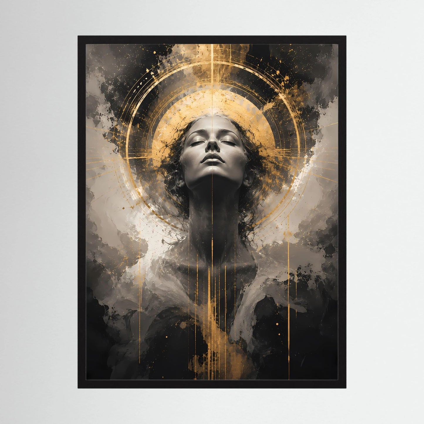 Hochformatiges Poster: Porträt einer Frau in Schwarz-Gold mit goldenem Kreis im schwarzen Rahmen.