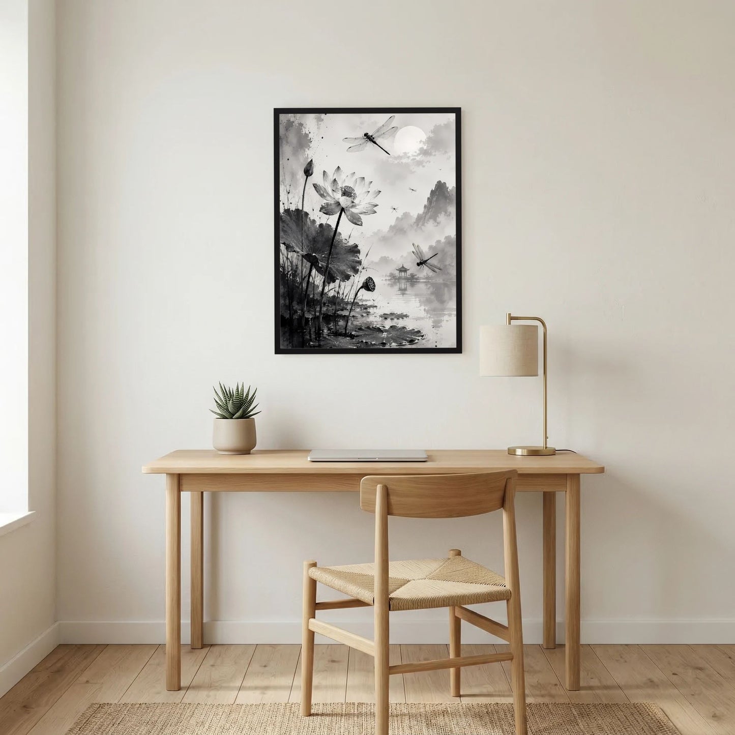 Hochformatiges Poster mit Lotusblüten und Libellen in Schwarzweiß, schwarzer Rahmen