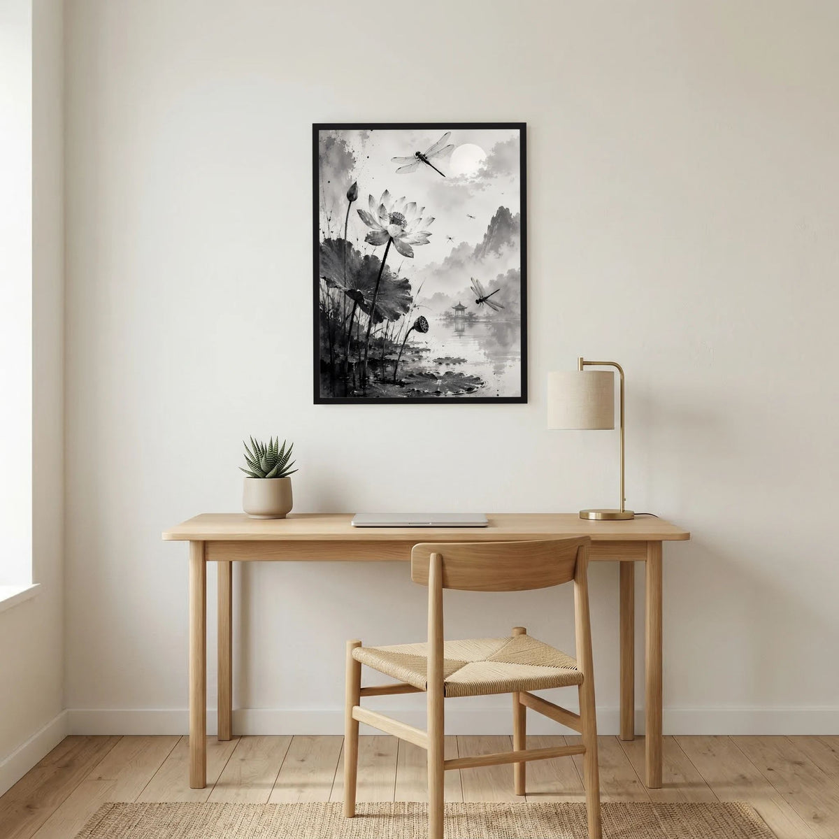 Hochformatiges Poster mit Lotusblüten und Libellen in Schwarzweiß, schwarzer Rahmen