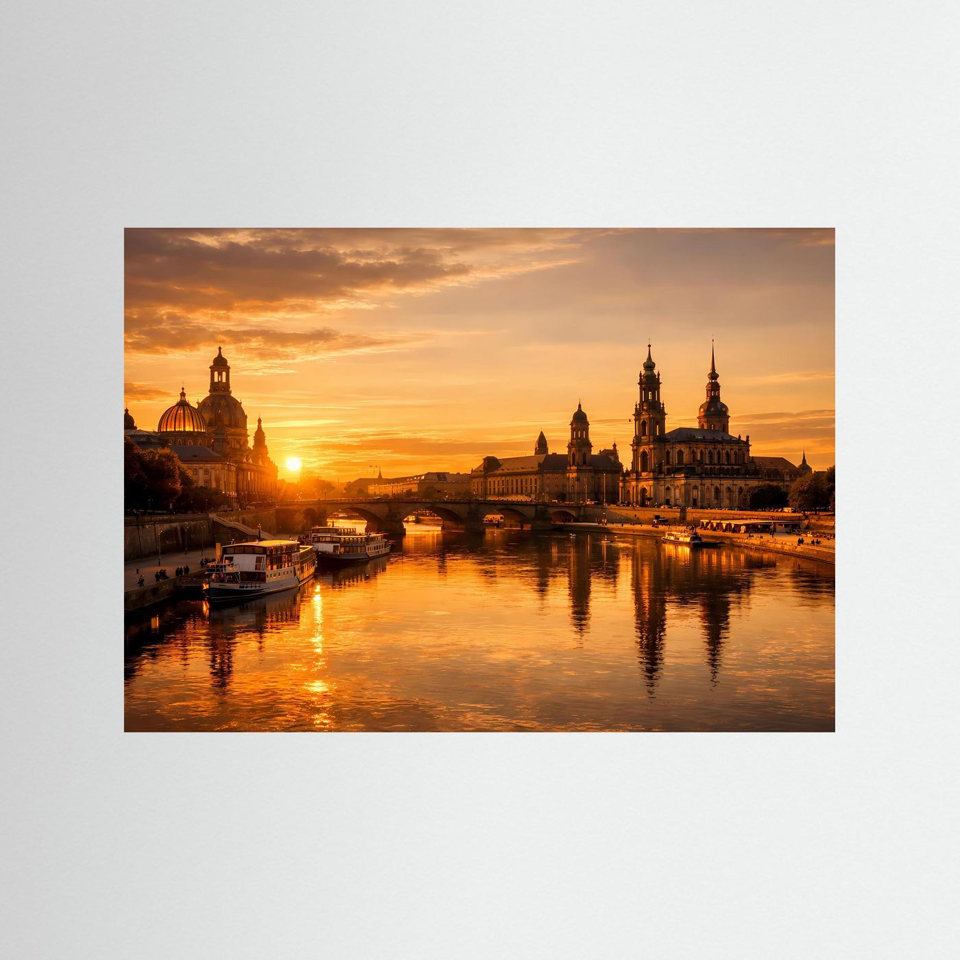 Querformat-Poster mit Elbe-Sonnenuntergang und Dresdner Silhouette, ohne Rahmen.