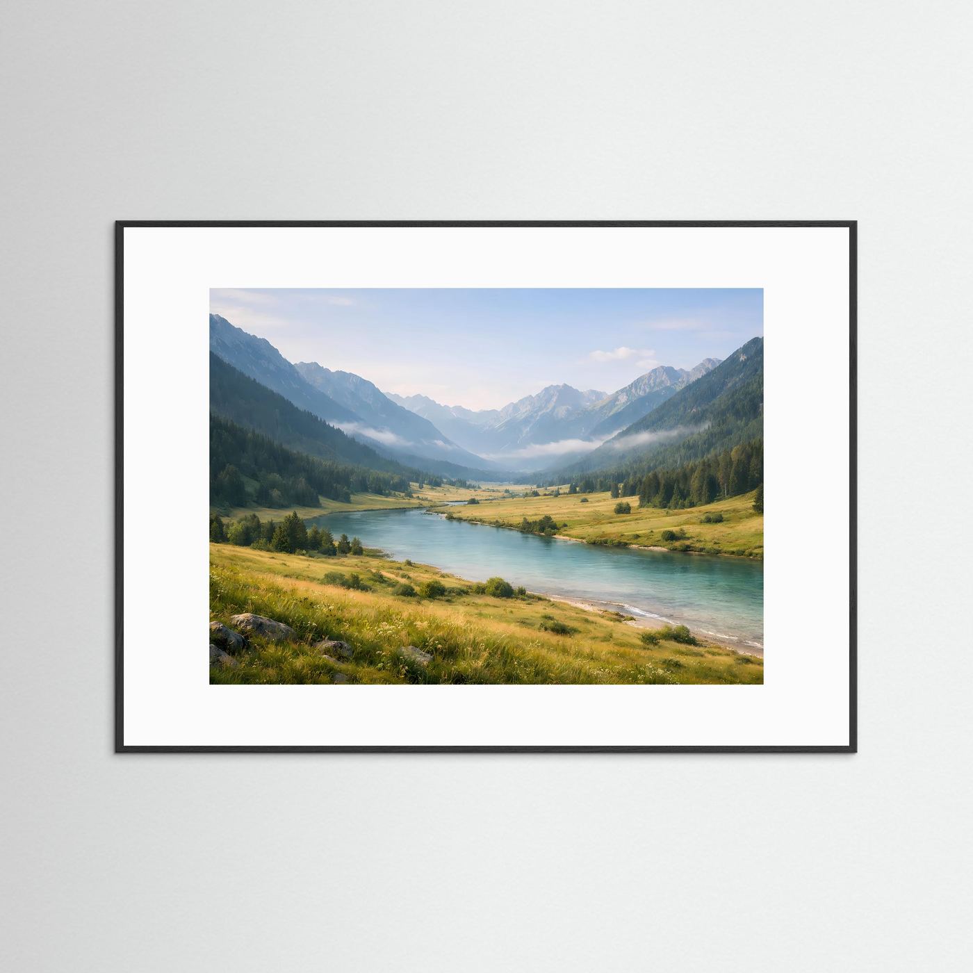 Bergtal Poster | Kristallklarer Fluss zwischen Alpen | Panorama Landschaft Fotografie | Natur Wandbild mit Bergen und Wiesen