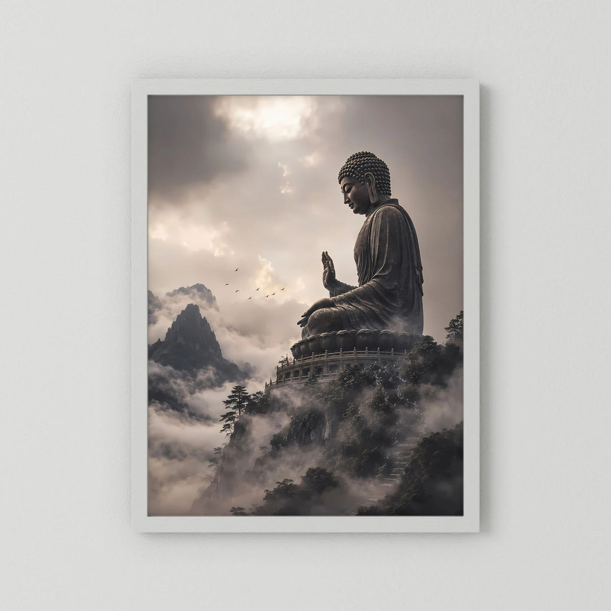 Poster (Hochformat) mit Buddha-Statue im Bergnebel, weißer Rahmen