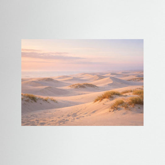Poster im Querformat mit sanften Sanddünen und warmem Himmel bei Dämmerung