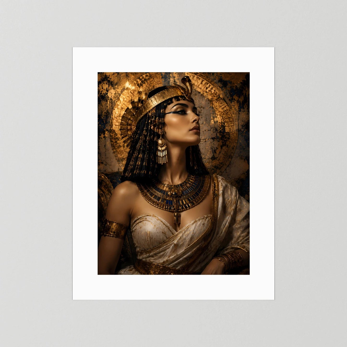 Porträtposter einer ägyptischen Königin im Hochformat, goldfarben, ohne sichtbaren Rahmen