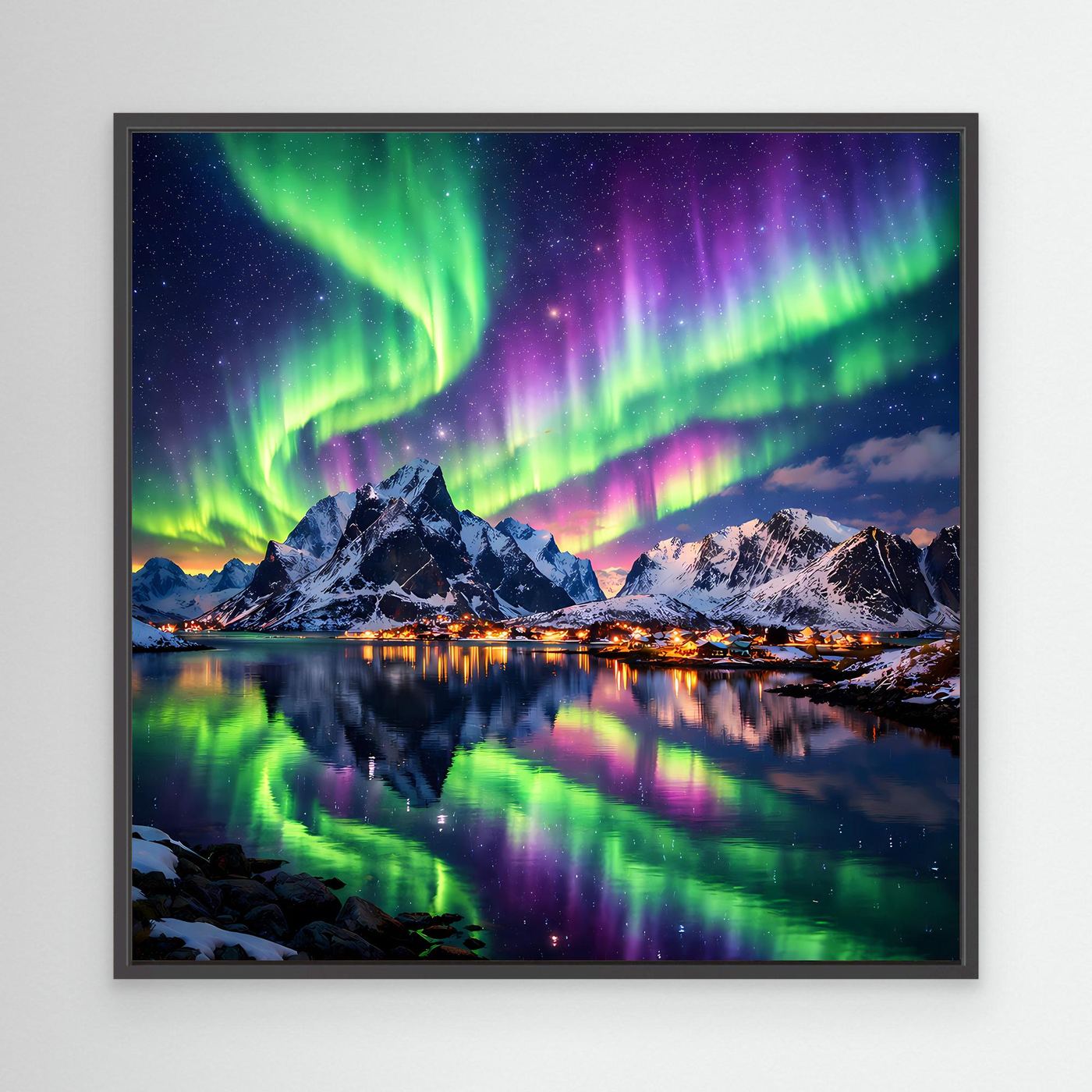 Leinwandbild mit Polarlichtern über Berglandschaft, schwarzer Rahmen