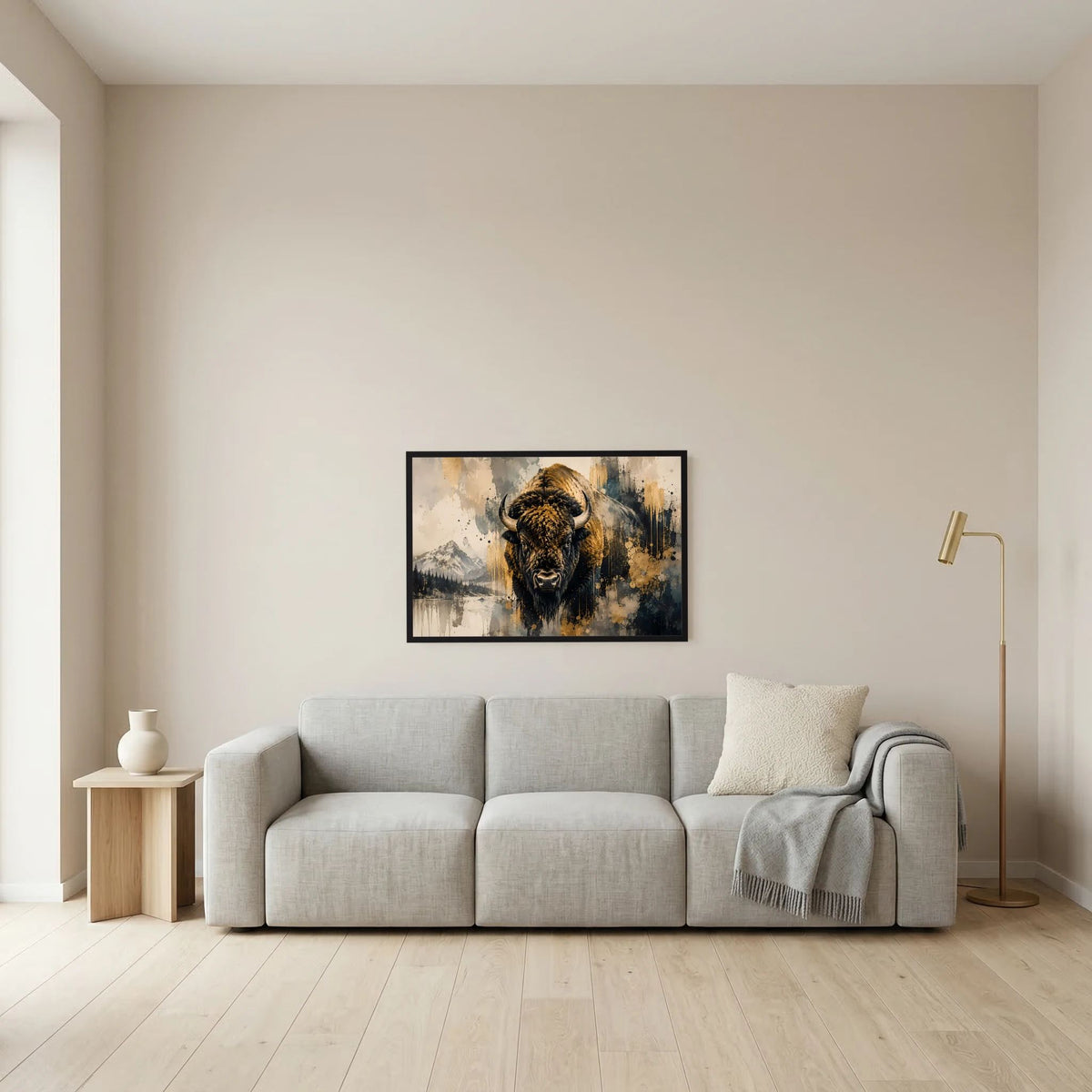 Wandposter im Querformat mit Büffelkopf in Schwarz und Gold, abstraktes Spritzbild im Rahmen
