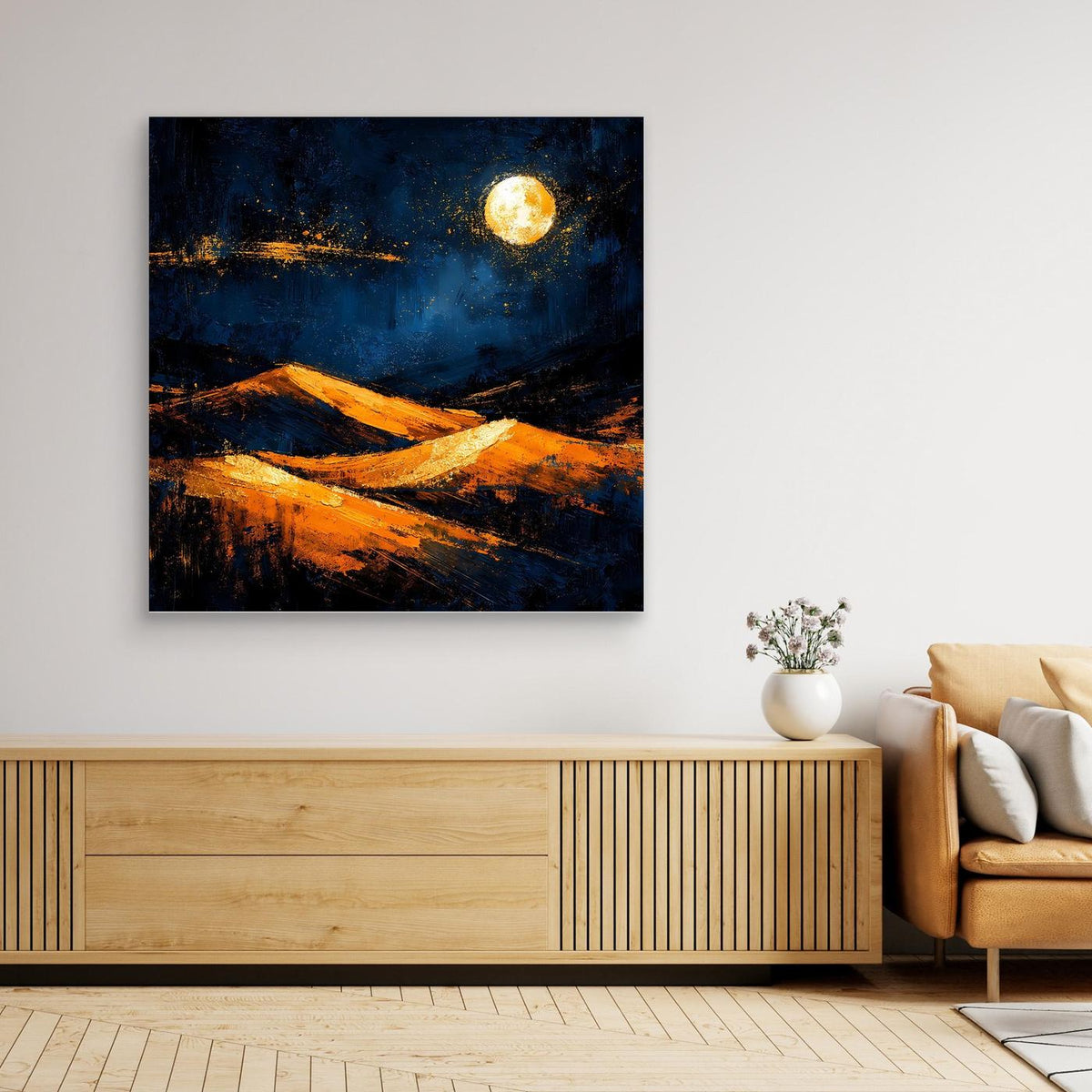 Leinwand-Dünenbild im schwarzen Rahmen: dunkelblau, goldener Mond, ockerfarbene Dünenlinien