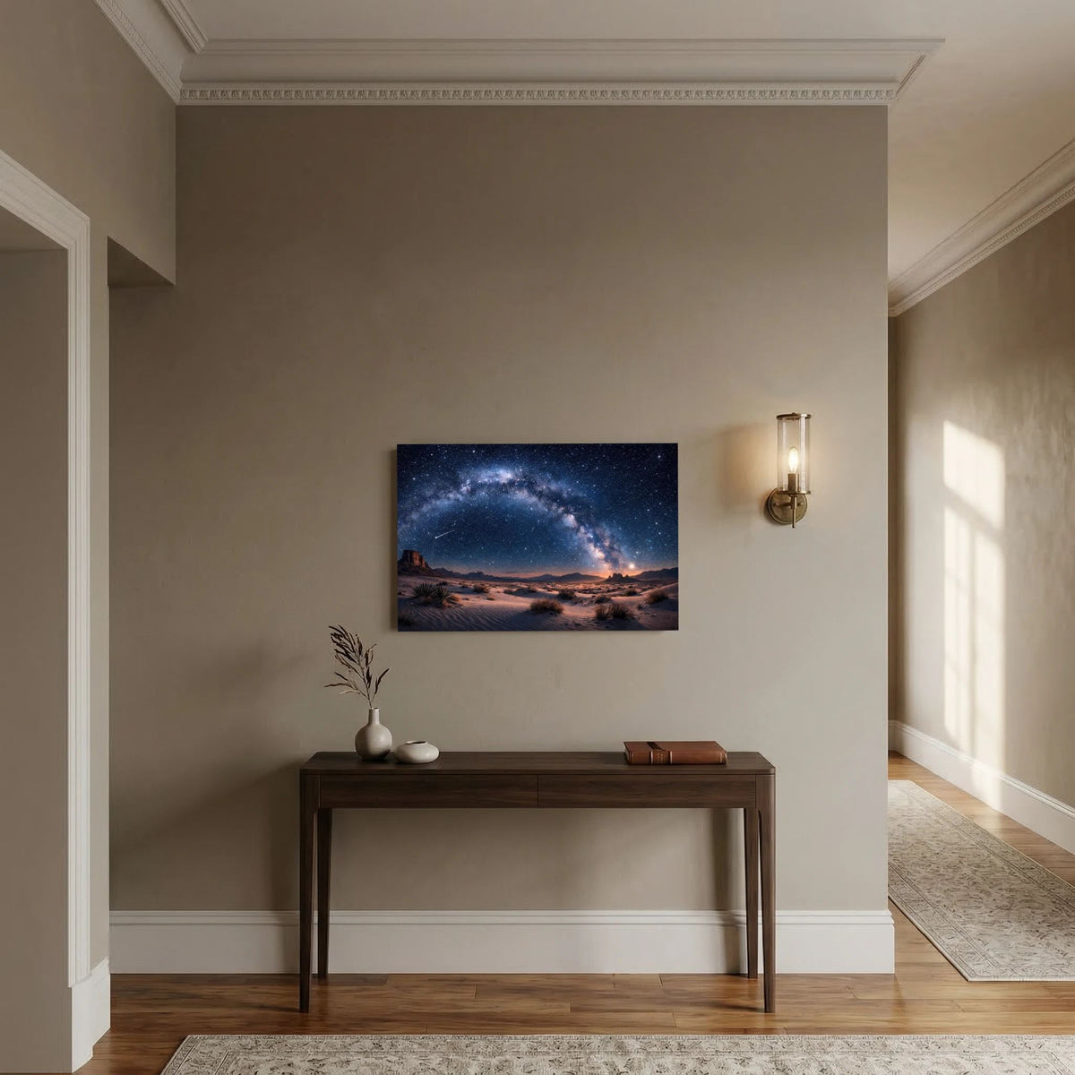 Poster mit Wüstenlandschaft und Milchstraße am sternklaren Nachthimmel, Querformat