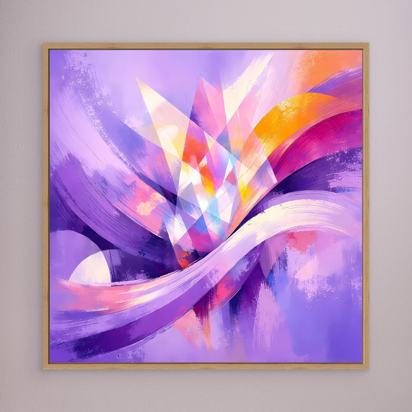 Abstraktes Blüten-Leinwandbild in Lila mit orangefarbenen Akzenten, quadratisch, Holzrahmen.