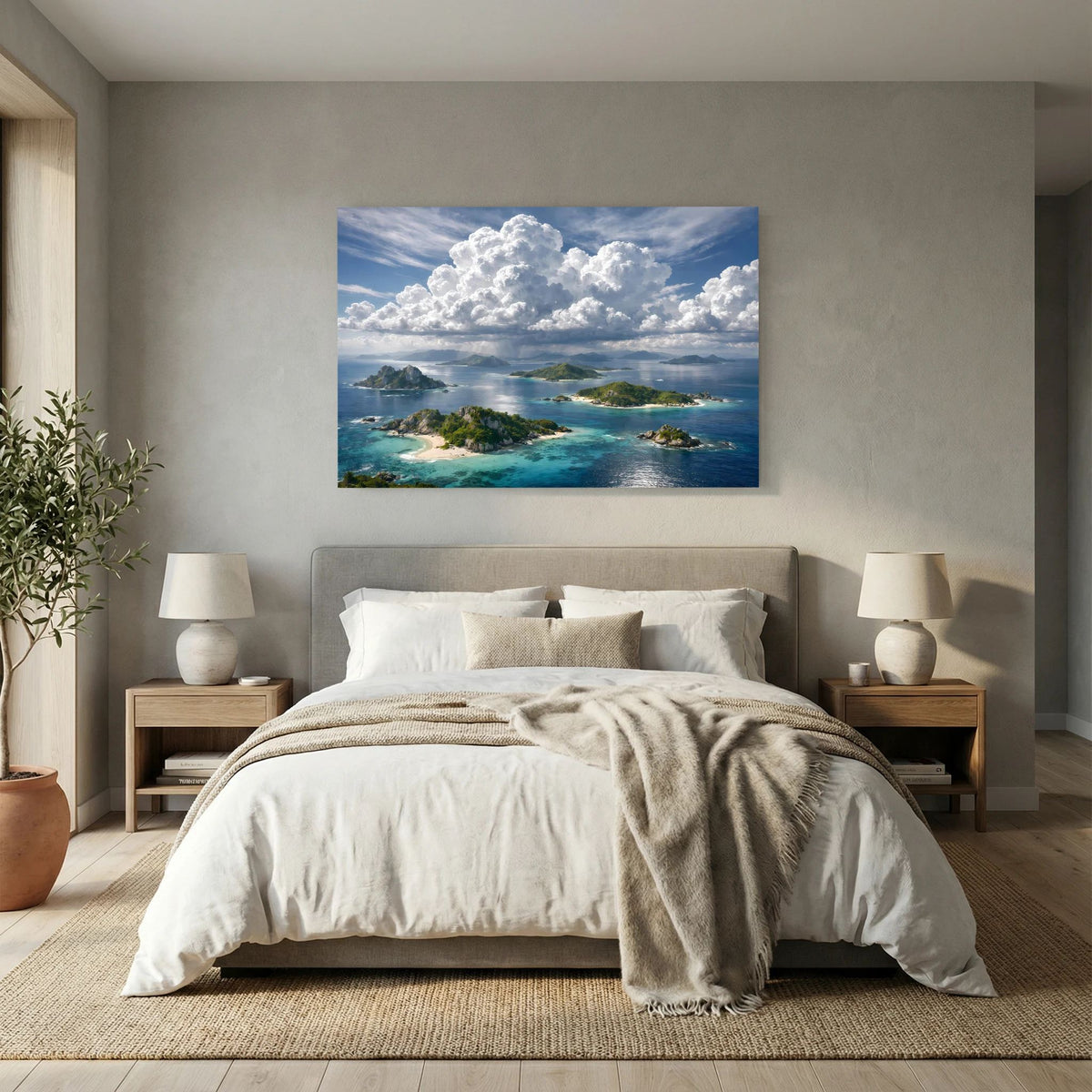Tropisches Wandbild mit Inseln, türkisblauem Meer und weißen Wolken über dem Wasser