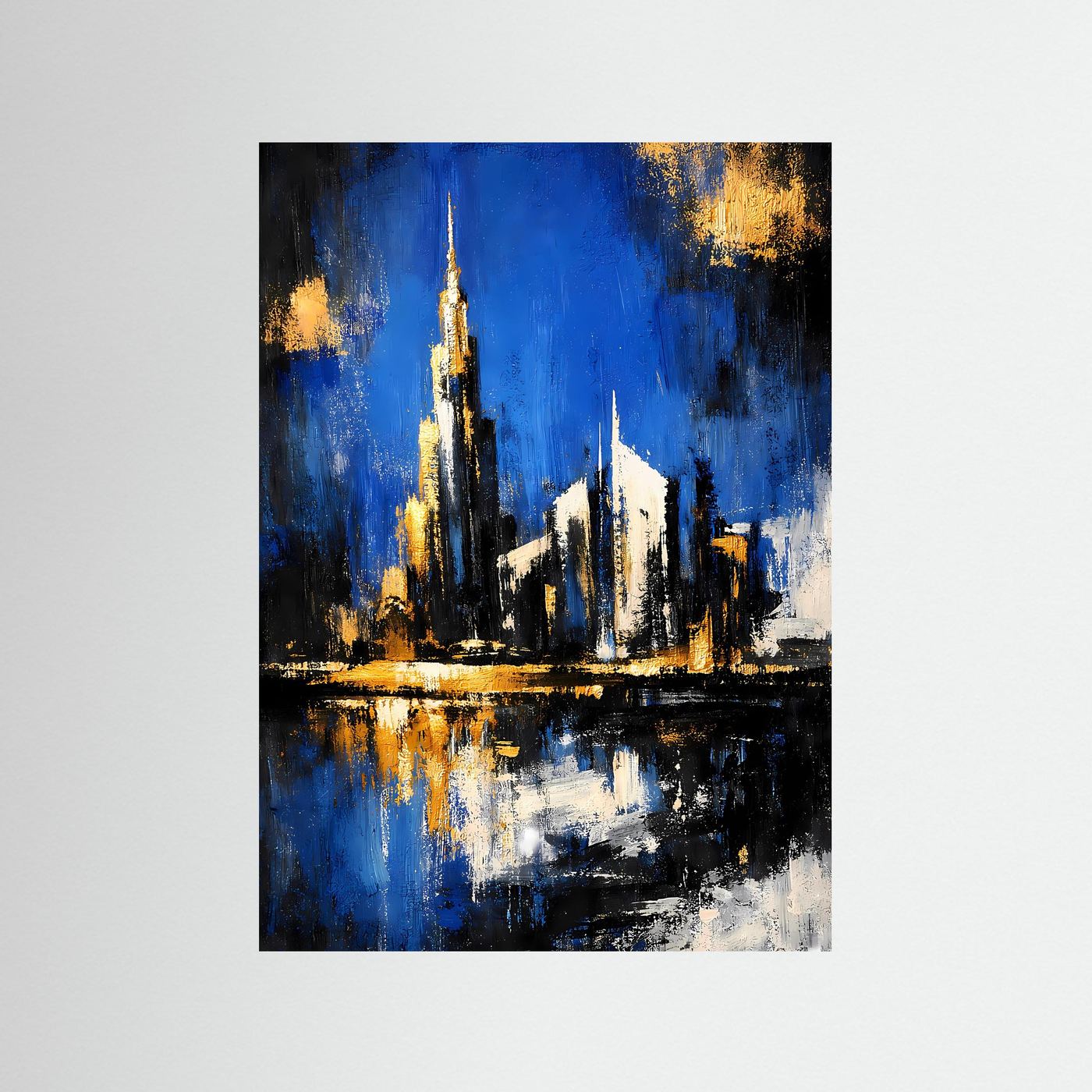 Abstraktes Skyline-Kunstposter, königsblau und nachtschwarz mit flüssigem Gold, hochkant