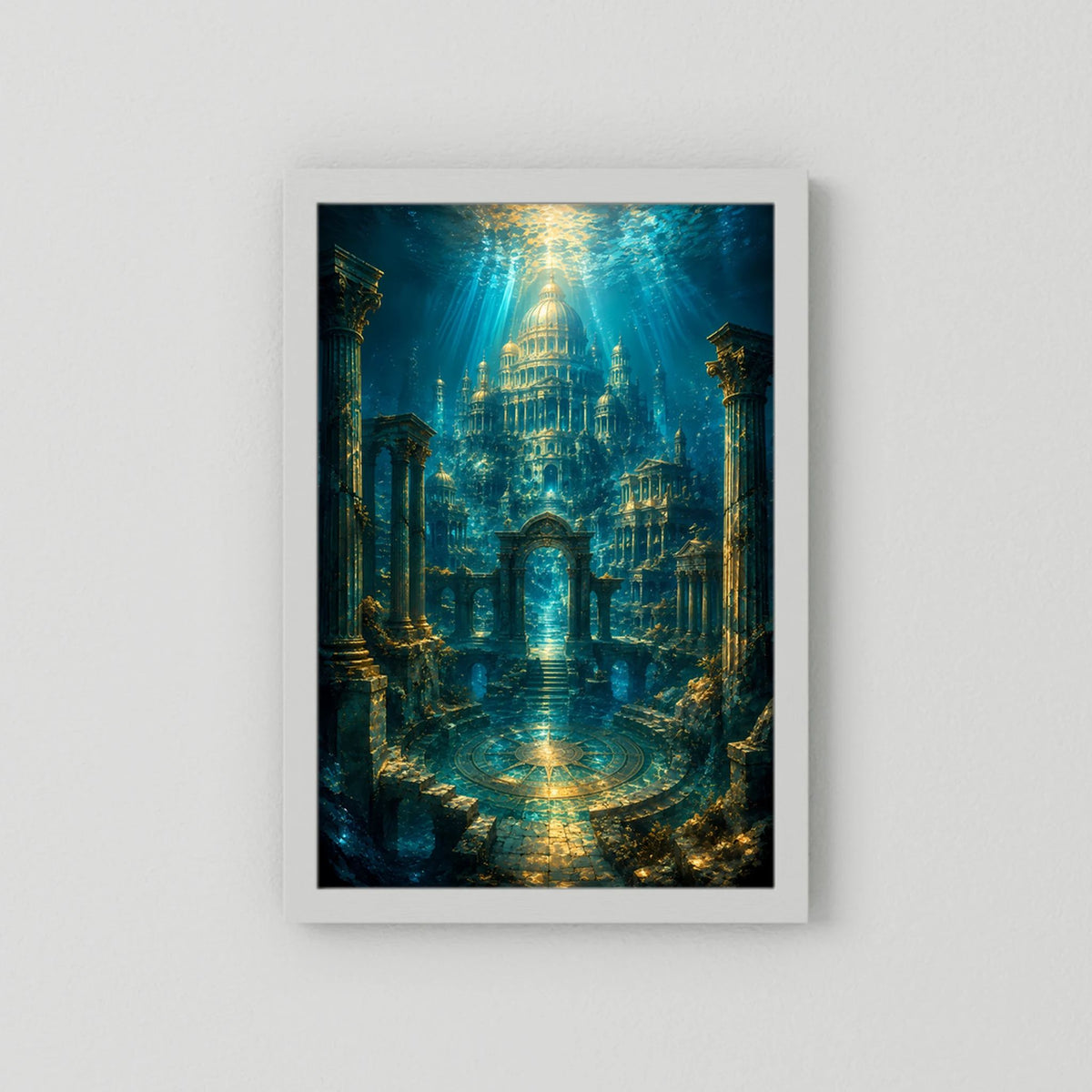 Hochformatiges Poster mit Unterwasserstadt, türkisfarbene Architektur, goldene Lichtstrahlen.
