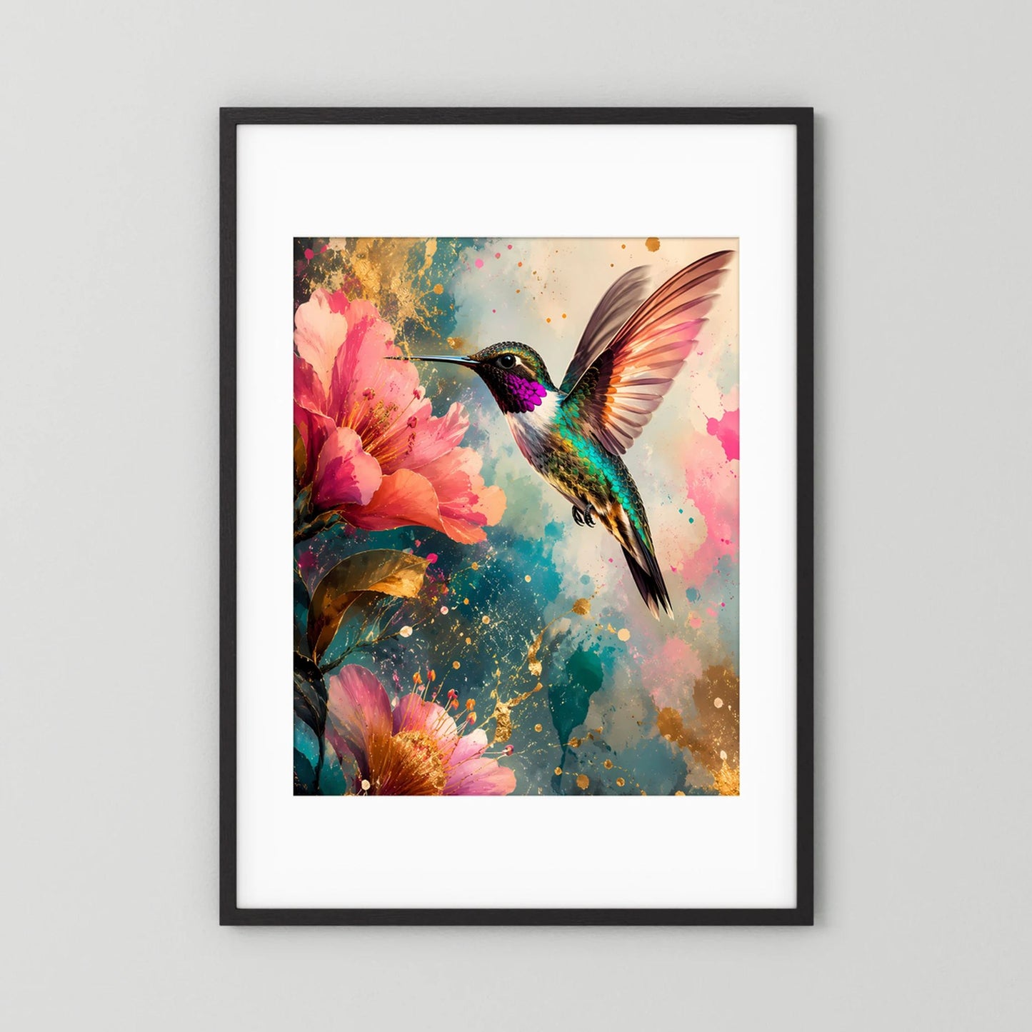 Gerahmtes Kunstposter mit Kolibri, rosa Blüten und Goldakzenten, schwarzer Rahmen