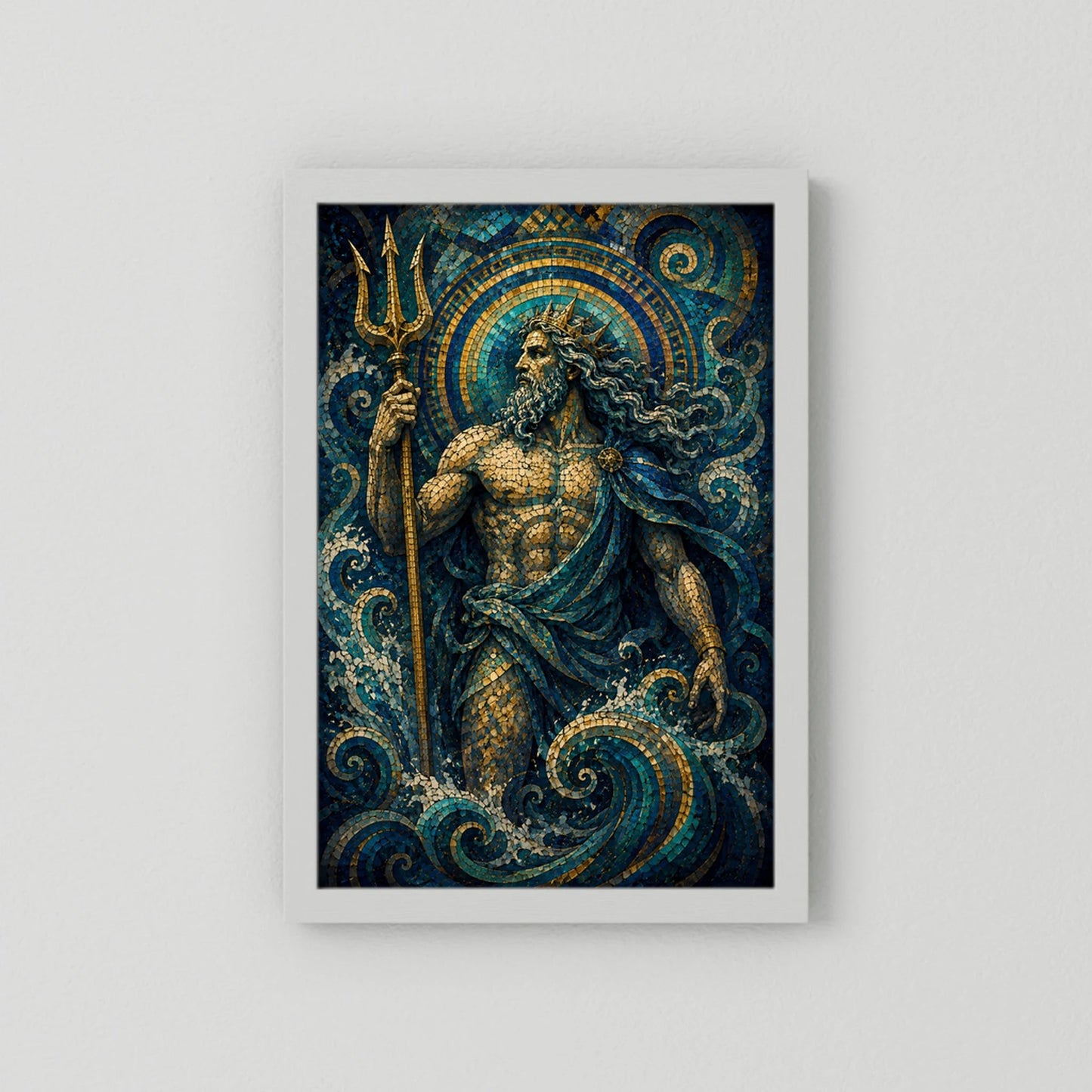 Hochformat-Poster mit Meeresgott-Mosaik, goldenem Dreizack, blau-goldene Ornamente, ohne Rahmen