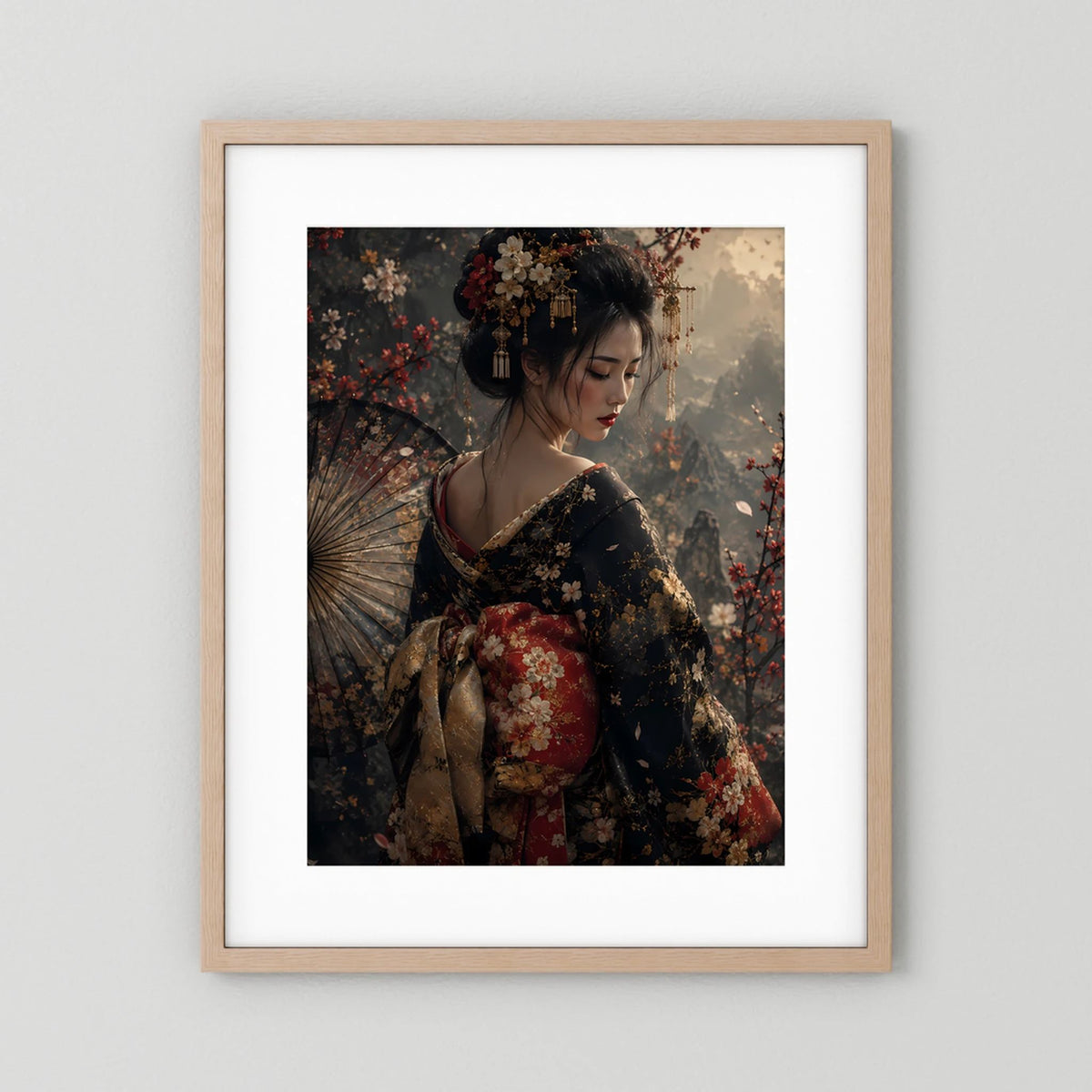 Hochformat-Poster mit Geisha im floralen Kimono und Fächer, hellbrauner Holzrahmen