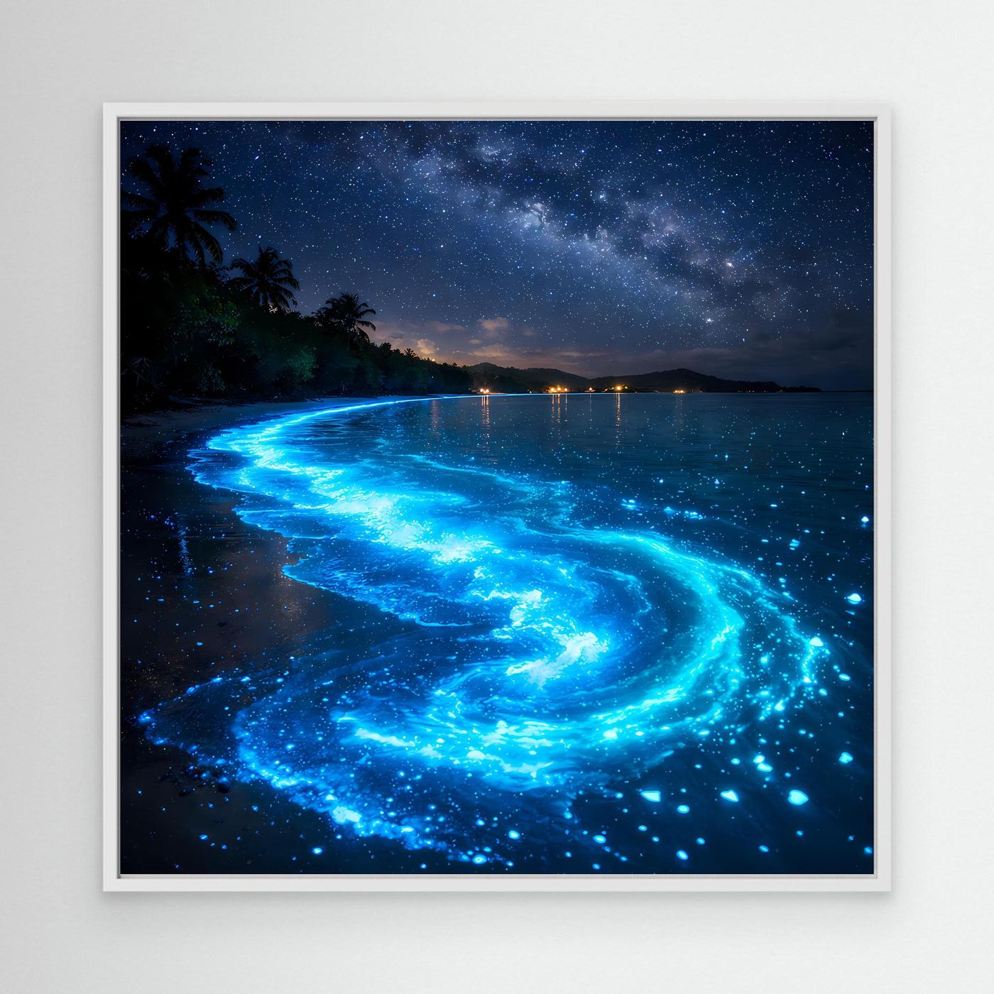 Leinwandbild Leuchtende Bucht mit blauem Biolumineszenz-Strand und weißem Rahmen
